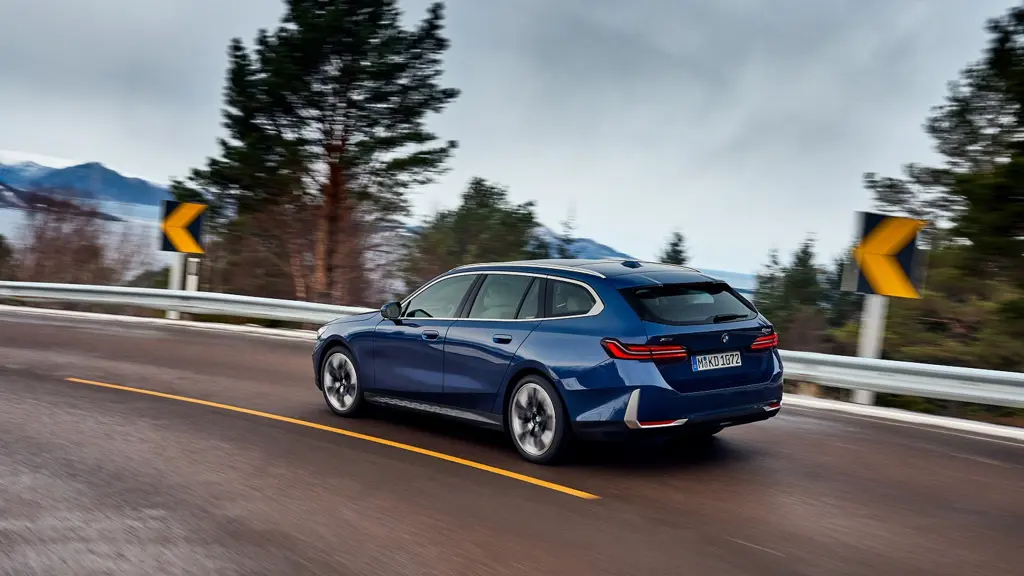 BMW 5 Series 550e xDrive M Sport 5dr Auto Comfort Plus