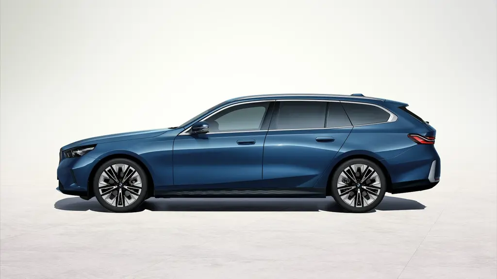 BMW 5 Series 550e xDrive M Sport 5dr Auto Comfort Plus