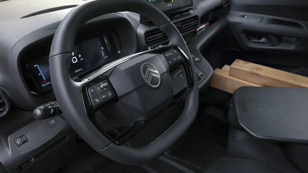 Citroen Berlingo E- M 100KW 52KWH Van Driver Auto