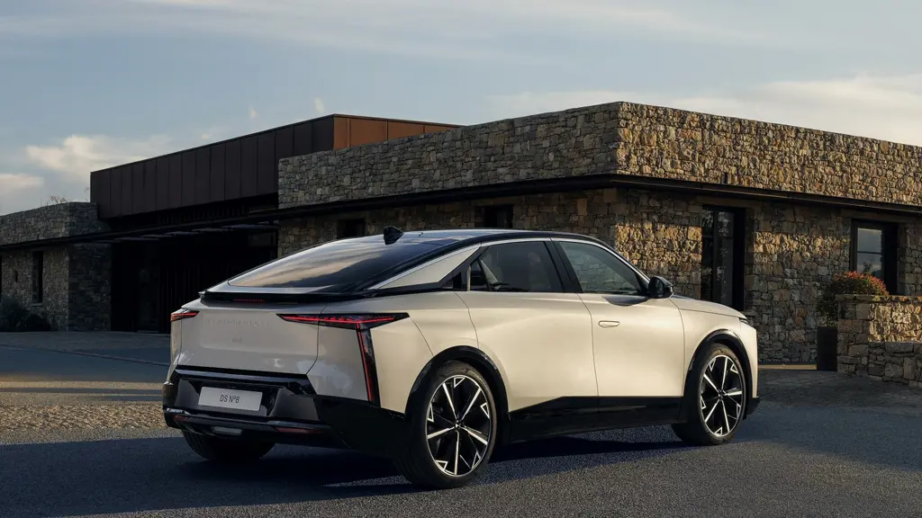 DS NO8 191kW Etoile 74kWh 5dr Auto