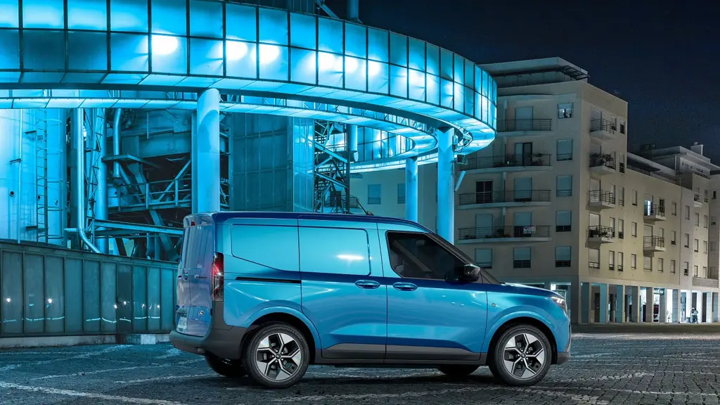 Ford Transit Courier E- 100KW 46KWH Limited Van Auto