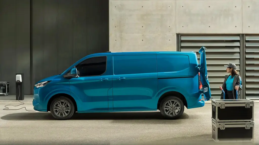 Ford Transit Custom 320 L2 Diesel AWD 2.0 Ecoblue 170PS H1 Multicab Trail Auto
