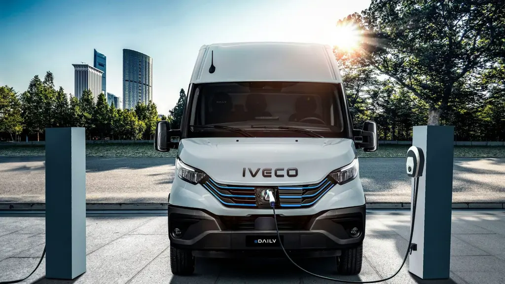 Iveco Daily E 42C14 Electric 140KW 111Kwh Crew CAB Dropside 4100 WB Auto