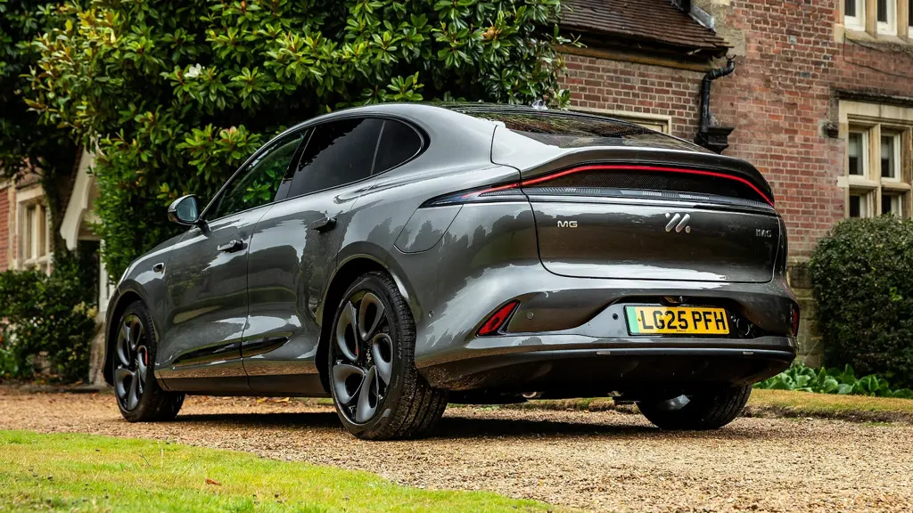 MG Motor UK im6 300kW Long Range 100kWh 5dr Auto