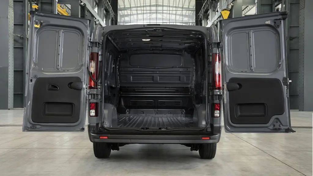 Nissan Interstar F35 L2 Diesel 2.0 DCI 170PS Acenta Chassis CAB