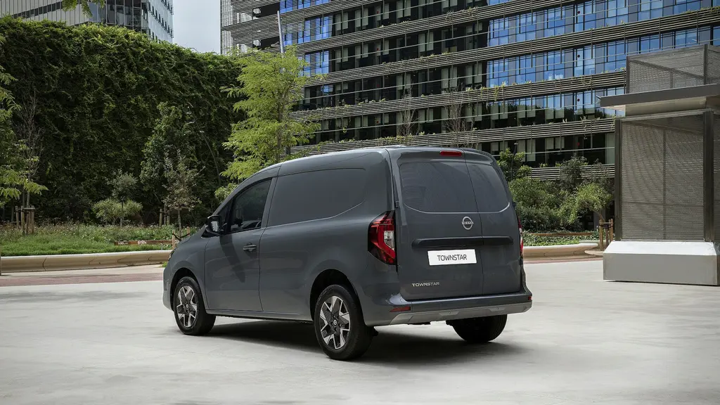 Nissan Townstar L2 Petrol 1.3 Tekna Van Auto Safety