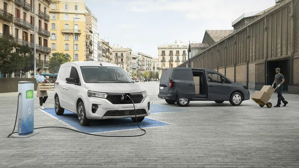 Nissan Townstar L2 Petrol 1.3 Tekna Van Auto Safety