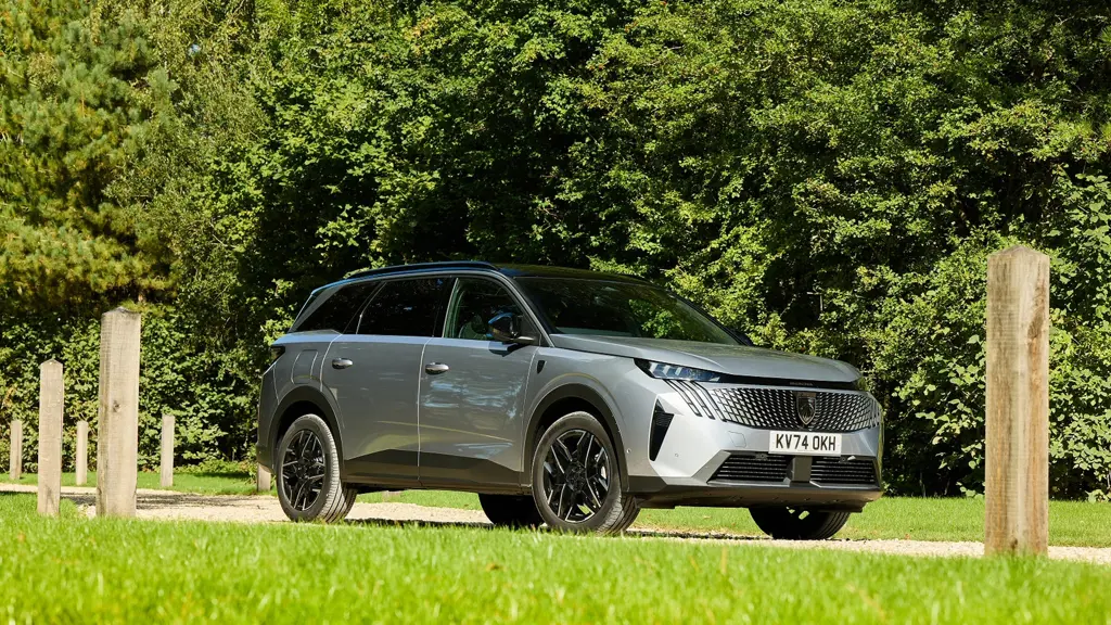 Peugeot 5008 1.6 Plug-in Hybrid 225 Allure 5dr e-DSC7