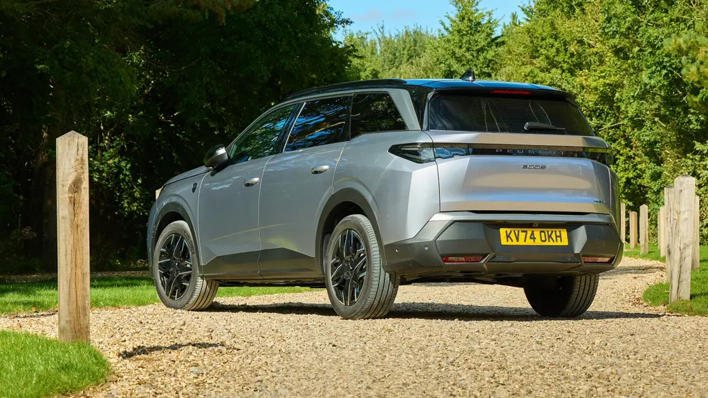 Peugeot 5008 1.6 Plug-in Hybrid 225 Allure 5dr e-DSC7