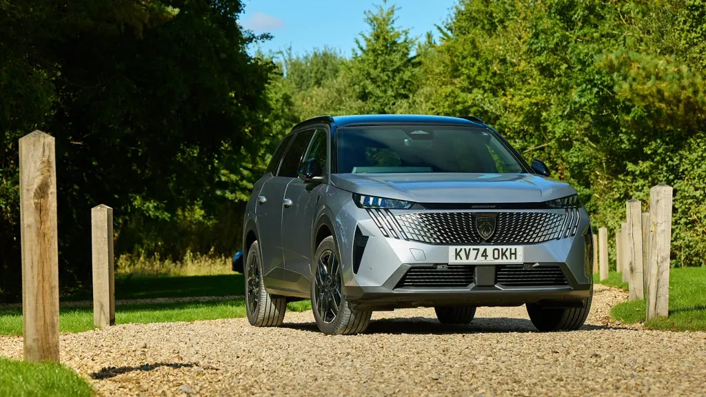 Peugeot 5008 1.6 Plug-in Hybrid 225 Allure 5dr e-DSC7