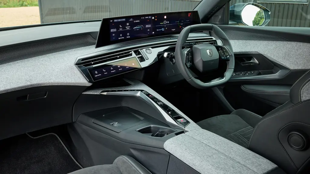 Peugeot 5008 1.6 Plug-in Hybrid 225 Allure 5dr e-DSC7