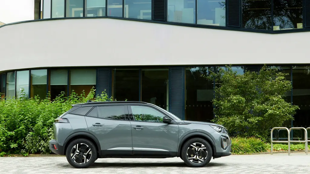 Peugeot 2008 1.2 Hybrid 145 GT 5dr e-DSC6