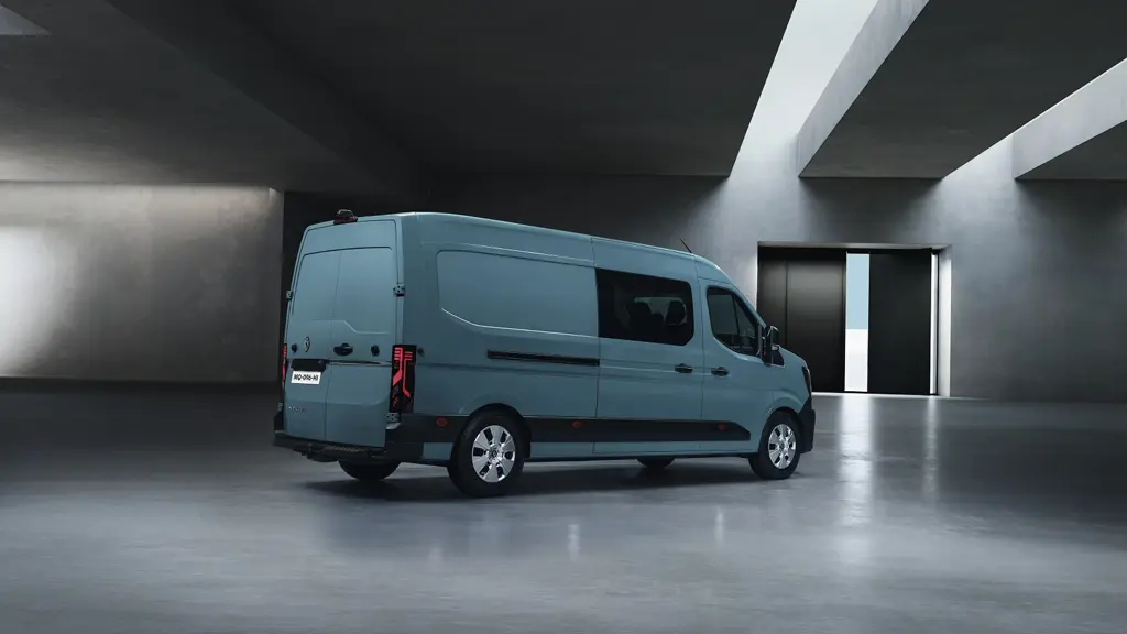 Renault Master MWB Diesel FWD MM35 Blue DCI 170 Extra Medium Roof Van Auto