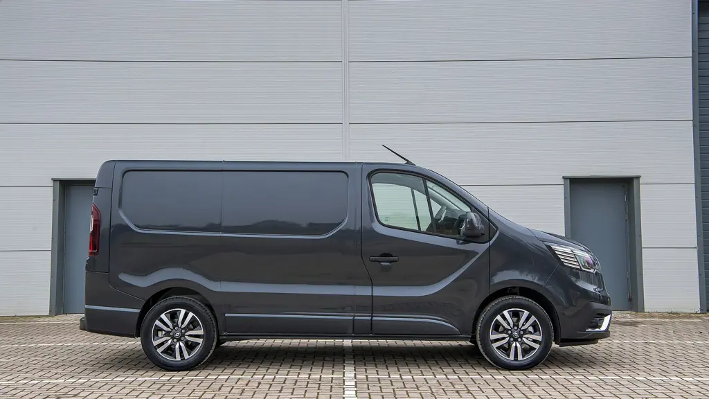 Renault Trafic LWB Diesel LL30 Blue DCI 150 Graphite Edition Van
