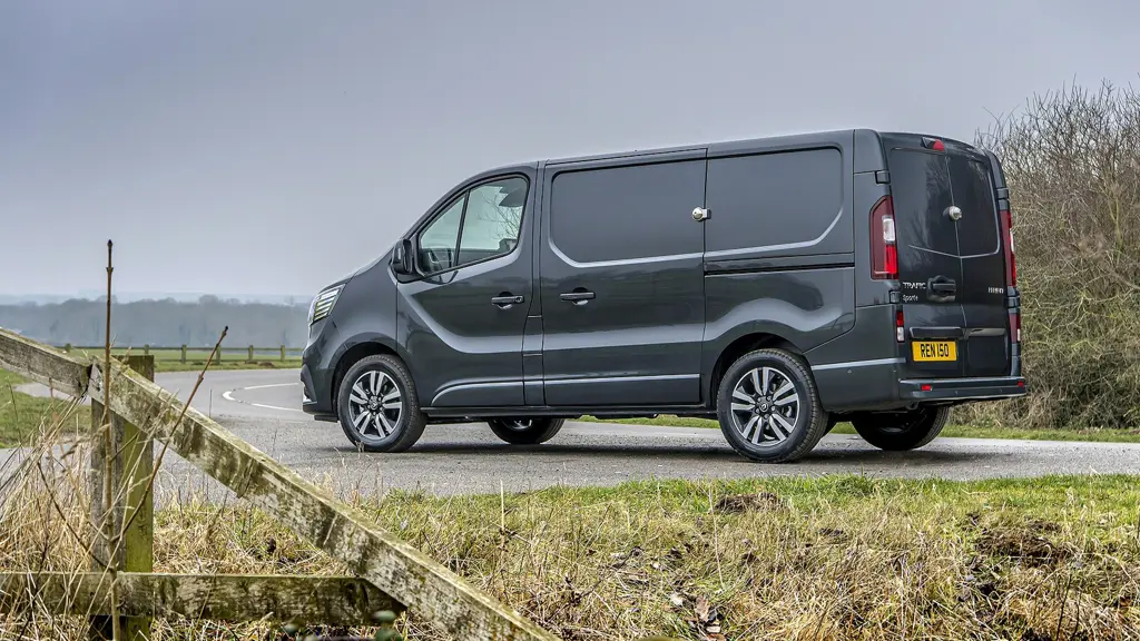 Renault Trafic LWB Diesel LL30 Blue DCI 150 Graphite Edition Van