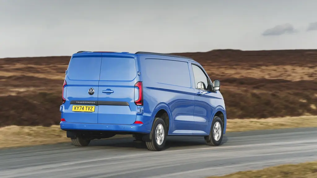 Volkswagen Transporter T32 LWB Diesel 2.0 TDI 110 Commerce Plus Van