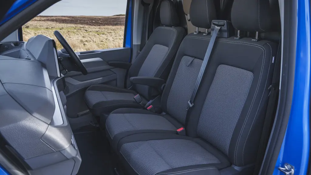 Volkswagen Transporter T32 LWB Diesel 2.0 TDI 110 Commerce Plus Van