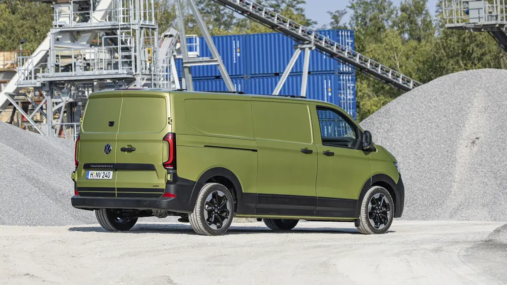 Volkswagen Transporter T32 SWB Electric 160KW 70KWH Commerce PRO Kombi Van Auto