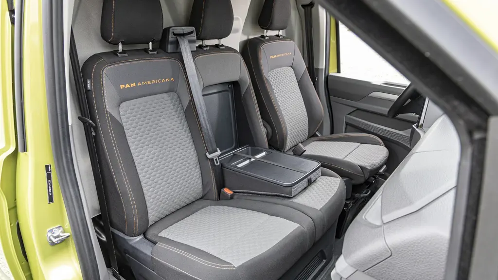 Volkswagen Transporter T32 SWB Electric 160KW 70KWH Commerce PRO Kombi Van Auto