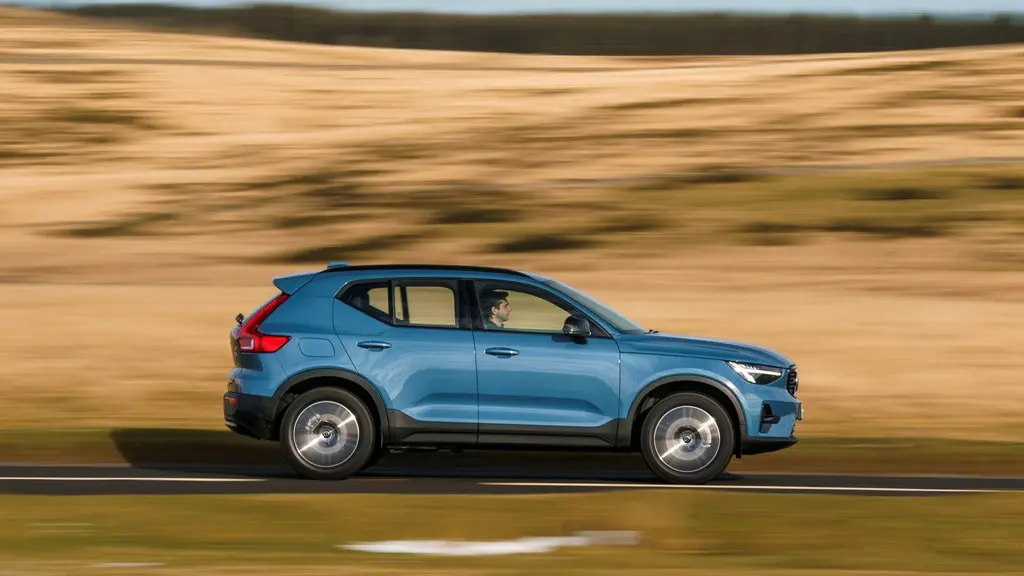 Volvo XC40 2.0 B3P Core 5dr Auto