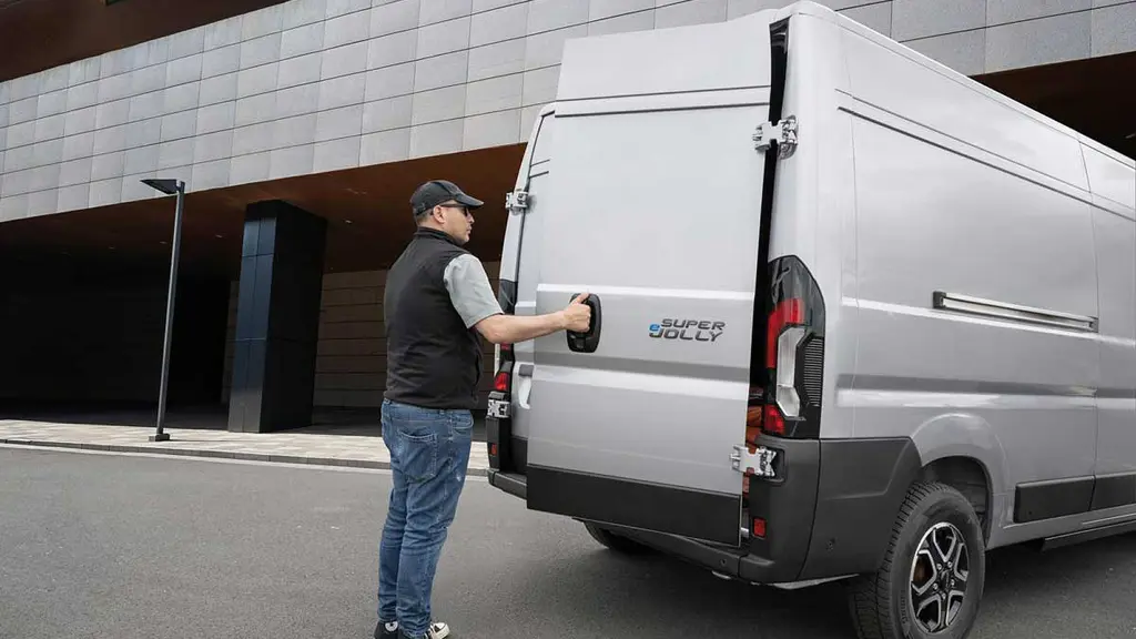 Iveco Superjolly E 35F20 Electric 205KW 110Kwh High Roof Van 4035L WB Auto