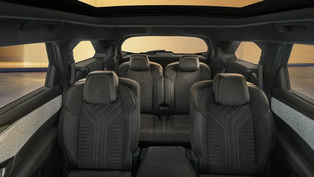 Peugeot 5008 1.2 Hybrid 145 GT 5dr e-DSC6