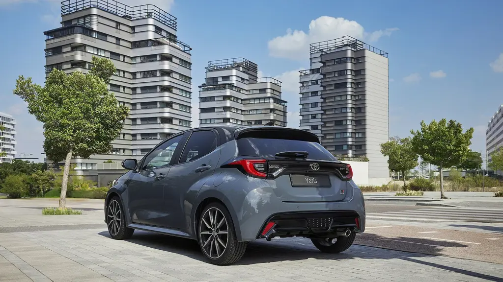 Toyota Yaris 1.5 Hybrid Design 5dr CVT Safety Pack/17" Alloy