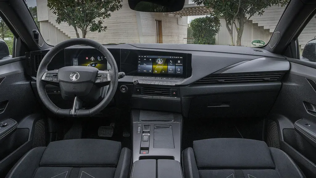 Vauxhall Astra 1.6 Plug-in Hybrid 195 Griffin 5dr e-DCT7 NI