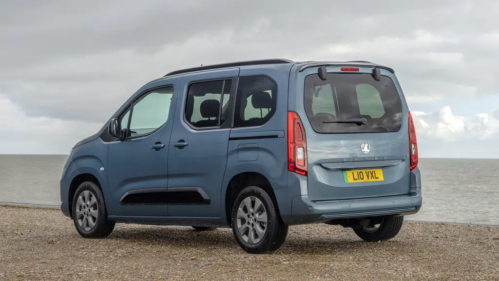 Vauxhall Combo Life 100kW Design 52kWh 5dr Auto