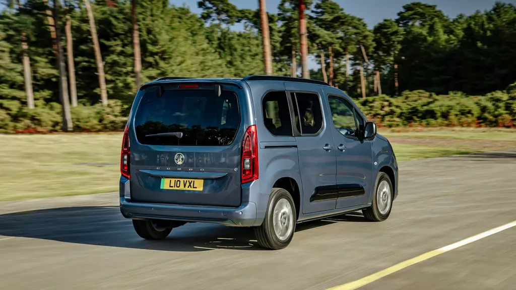 Vauxhall Combo Life 100kW Design 52kWh 5dr Auto