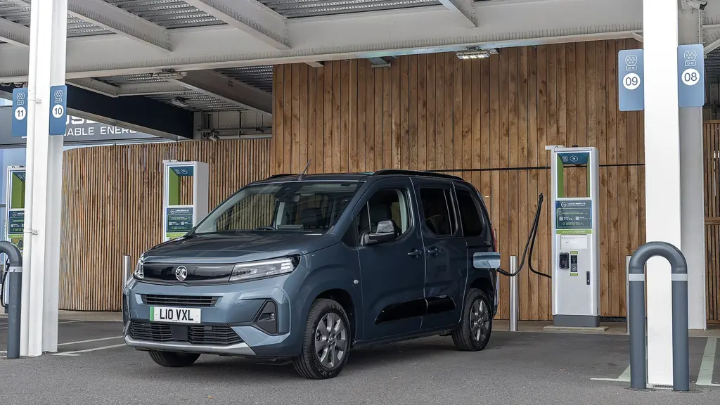 Vauxhall Combo Life 100kW Design 52kWh 5dr Auto