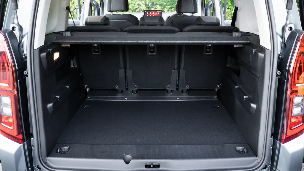 Vauxhall Combo Life 100kW Design 52kWh 5dr Auto