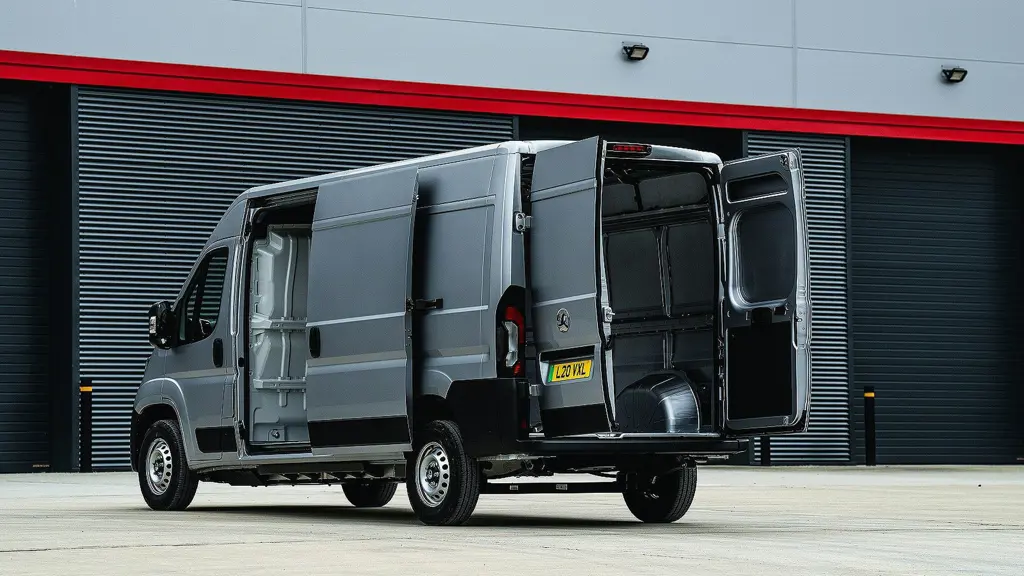 Vauxhall Movano 4.25T Heavy L3 Electric FWD 205KW 110Kwh Chassis CAB Prime Auto 22KW