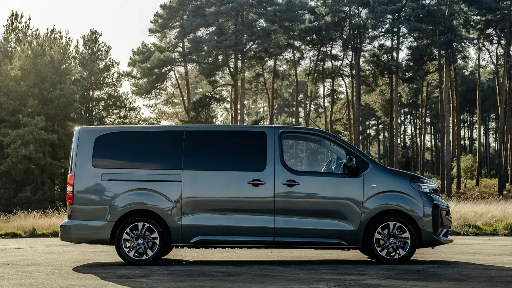 Vauxhall Vivaro Life 100kW Ultimate XL 75kWh 5dr Auto 6 seat