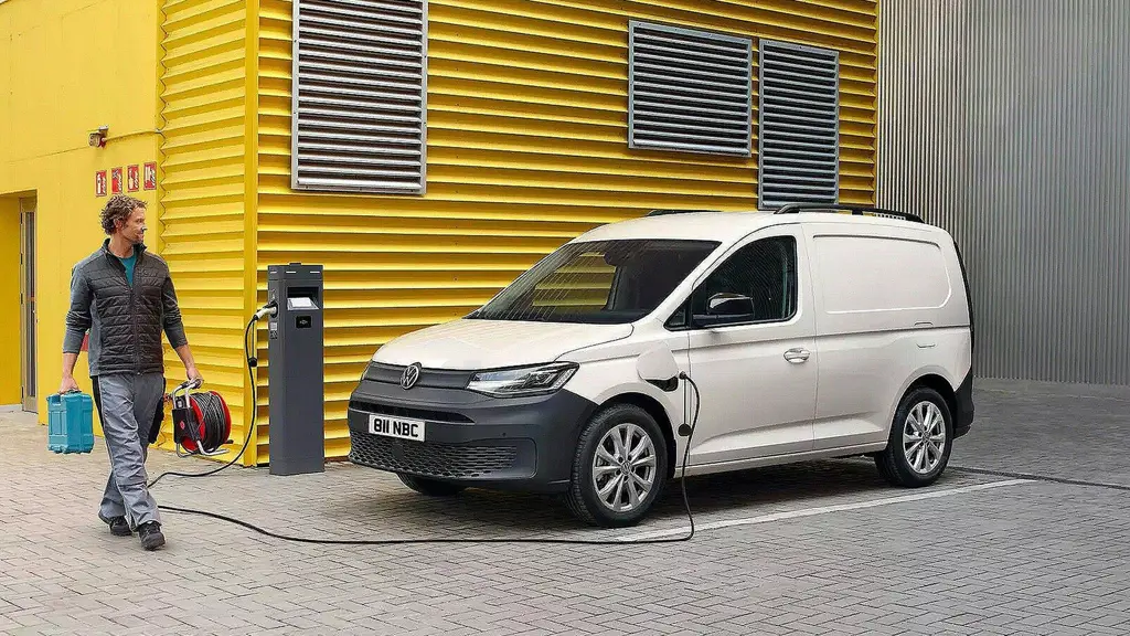 Volkswagen Caddy Cargo C20 Petrol 1.5 Ehybrid 150 Commerce Van DSG Bus/Tech