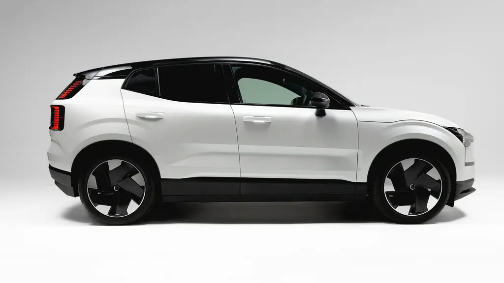 Volvo EX30 Electric 110KW 69KWH P3 Long Range Core Cargo Auto