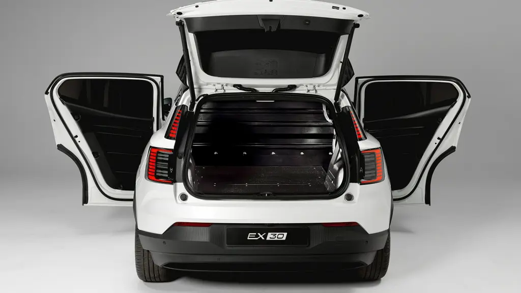 Volvo EX30 Electric 110KW 69KWH P3 Long Range Core Cargo Auto