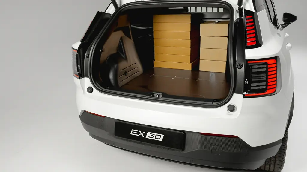 Volvo EX30 Electric 110KW 69KWH P3 Long Range Core Cargo Auto