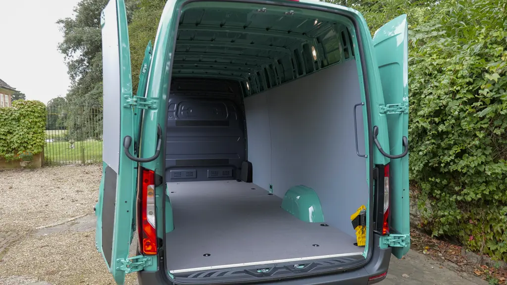 Mercedes-Benz Sprinter E 414 L3 Electric RWD 100KW 81KWH PRO Van Auto