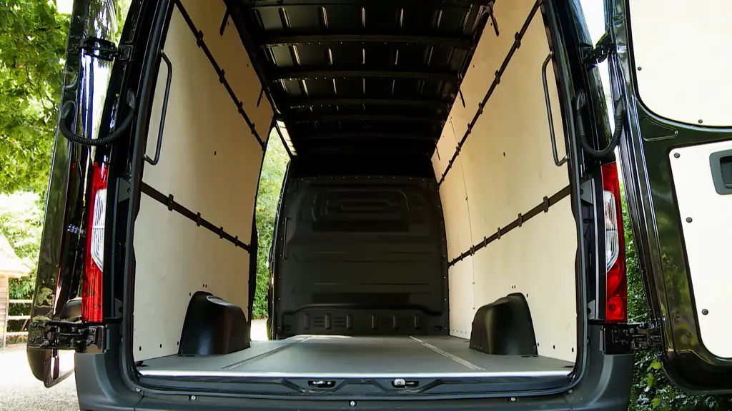 Mercedes-Benz Sprinter 319Cdi L2 Diesel RWD 3.5T H2 2.0 Progressive Crew Van